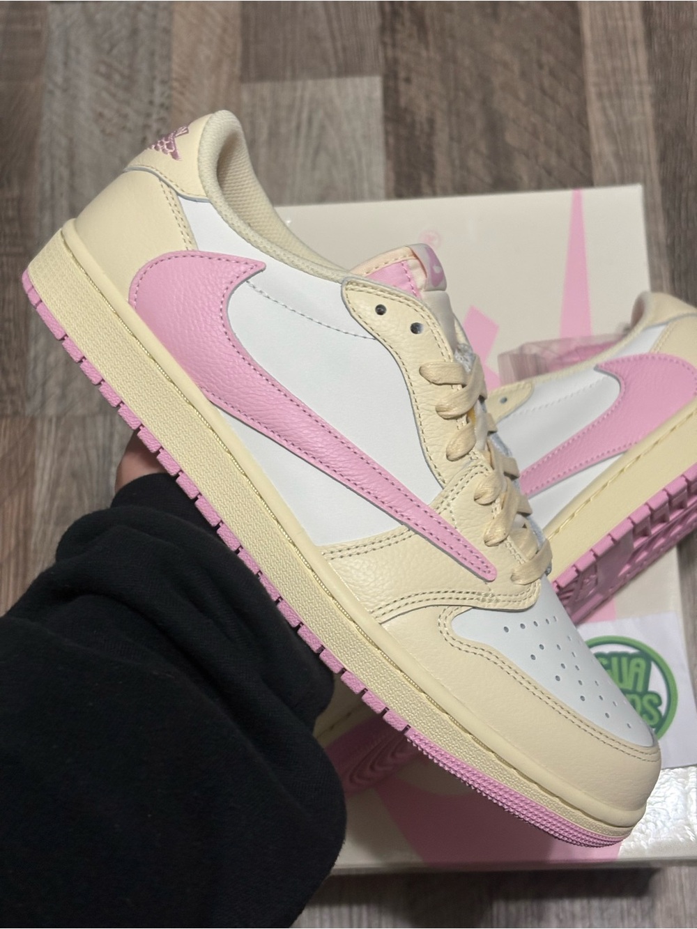 Jordan 1 low × Travis Scott Shy Pink